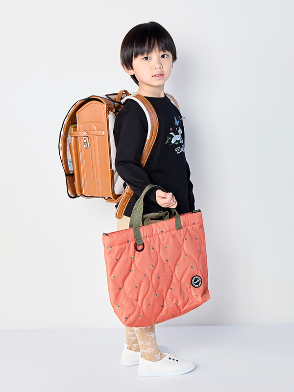 葉っぱに擬態？！かまきりくんレッスンバッグ（絵本袋） オレンジ