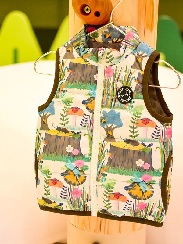 （Sサイズのみ）昆虫ピクニック　元気に動きたいキッズに！中綿あったかベスト
