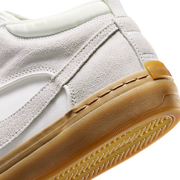NIKE SB】 REACT LEO カラー：sail/sail-gum light brown IR1889-100