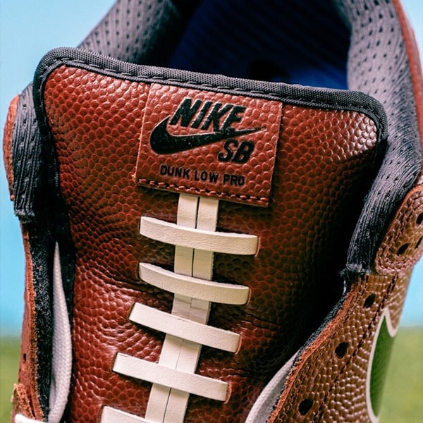 NIKE SB】 DUNK LOW PRO QS カラー： dark pony/black-silver