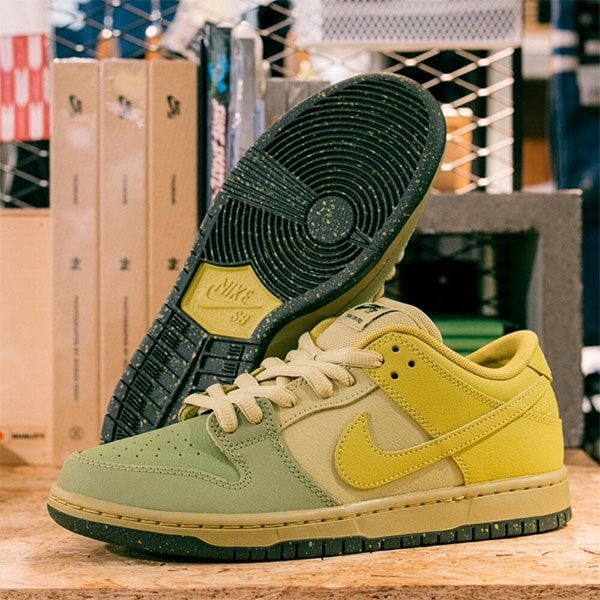 NIKE SB】DUNK LOW PRO WC カラー：saffron quartz/saffron quartz