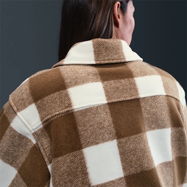 【NIKE SB】ESSENTIAL SKATE SHIRTS JACKET カラー：sail/mosswood brown HV1422-133　ナイキ エスビー ジャケット スケートボード スケボー SKATEBOARD