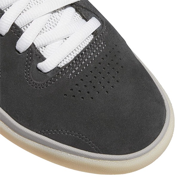 【adidas skateboarding】TYSHAWN KJ0194 カラー：carbon/crystal white/better scarlet　アディダス スケボー シューズ 靴 スニーカー SKATEBOARD SHOES