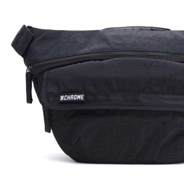 CHROME】BOT FLAP SLING -5L- カラー：black crinkle クローム バッグ
