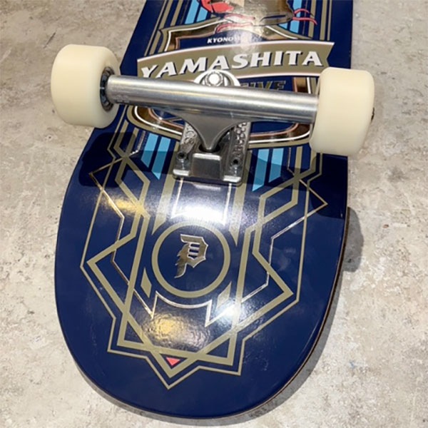 【スタッフおすすめ】Kyonosuke Yamashita KOI BOARD 8.625インチ プリミティブ コンプリートセット 完成品 スケートボード スケボー SKATEBOARD DECK COMPLETE