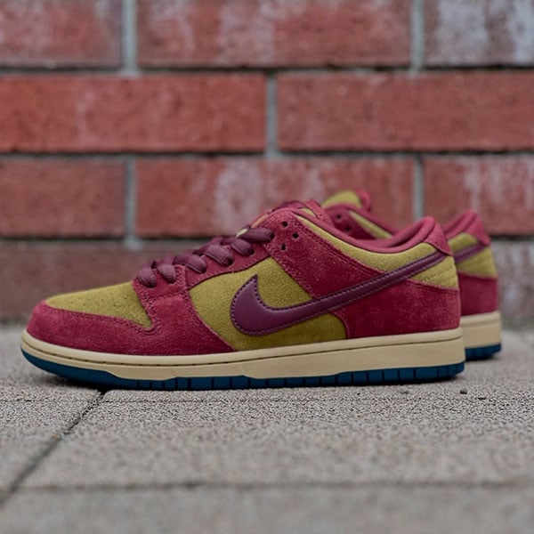 NIKE SB】DUNK LOW PRO カラー：dark team red/burgundy crush