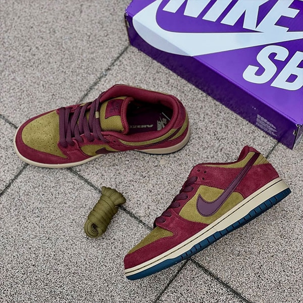 【新品未使用】NIKE 赤 スケートボードウェア SB DUNK 2XL 新品未使用】NIKE 赤 スケートボードウェア SB DUNK 2XL NIKE