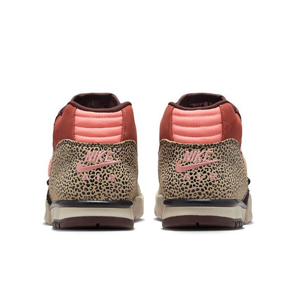 NIKE SB×Arts-Rec】AIR TRAINER 1 QS カラー：limestone/pink