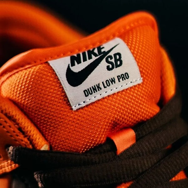 NIKE SB】DUNK LOW PRO カラー：safety orange/wolf grey IR1888-800