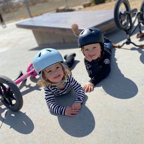 【BERN】NINO カラー：matte green dogfight バーン ヘルメットキッズ 子供 HELMET プロテクター スケートボード スケボー SKATEBOARD