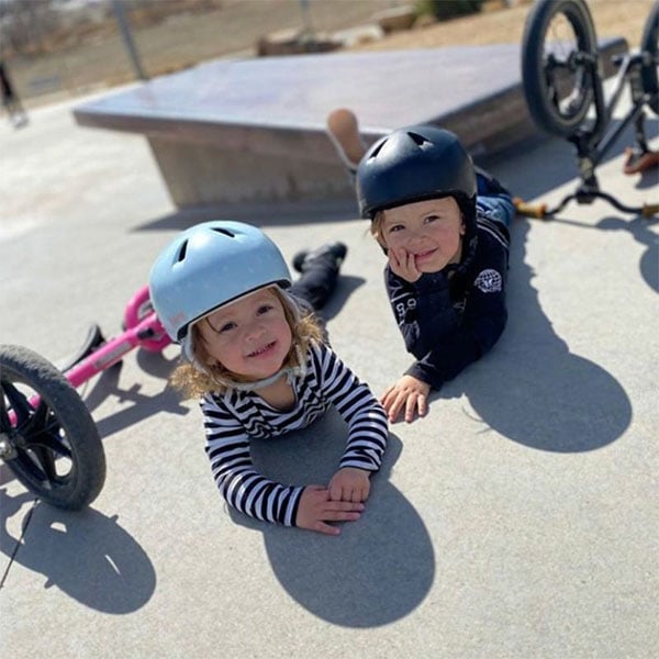 【BERN】NINO カラー:satin bule sunset gradient バーン ヘルメットキッズ 子供 HELMET プロテクター スケートボード スケボー SKATEBOARD