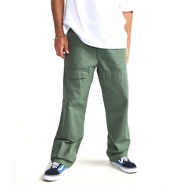 【VANS×Atiba Jefferson】SKATE HAZE CARGO by Atiba Jefferson カラー:pine forest バンズ アティバ・ジェファーソン パンツ カーゴパンツ スケートボード スケボー SKATEBOARD SHOES