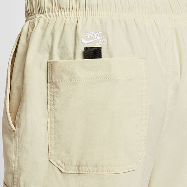 【NIKE SB】Dri-FIT KEARNY CARGO SKATE SHORTS カラー：light khaki/white HJ2909-229　ナイキ エスビー ショーツ ショートパンツ 短パン スケートボード スケボー SKATEBOARD