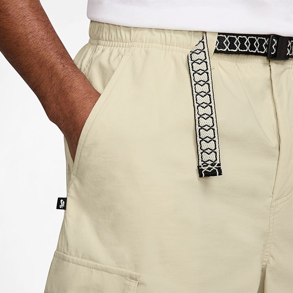 【NIKE SB】Dri-FIT KEARNY CARGO SKATE SHORTS カラー：light khaki/white HJ2909-229　ナイキ エスビー ショーツ ショートパンツ 短パン スケートボード スケボー SKATEBOARD