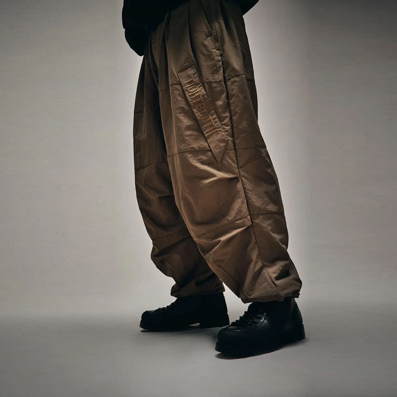 TIGHTBOOTH】PLAC BALLOON PANTS カラー:olive タイトブース パンツ