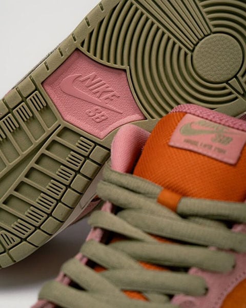 NIKE SB】DUNK LOW PRO カラー：red stardust/neutral olive
