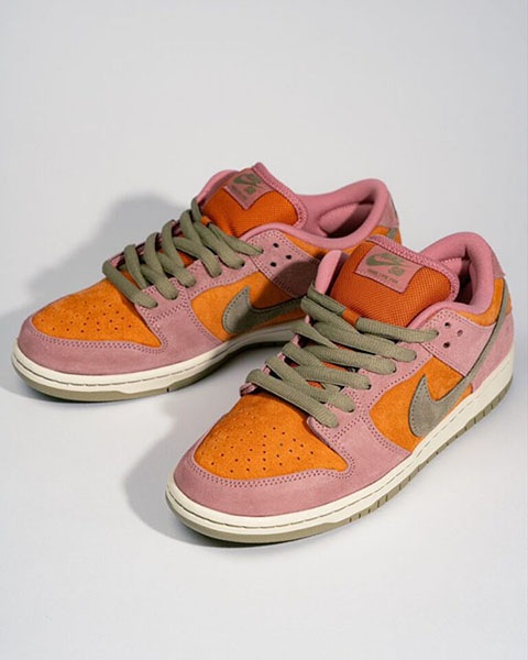 NIKE SB】DUNK LOW PRO カラー：red stardust/neutral olive