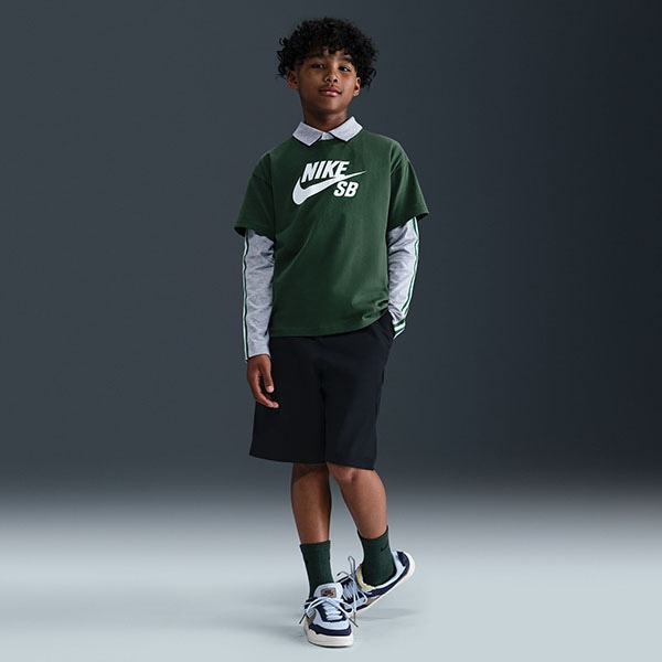 新品・未使用【ナイキ・エスビー】Tシャツ/総柄/日本代表/スケートボード Skate Tops and T-Shirts. Nike JP