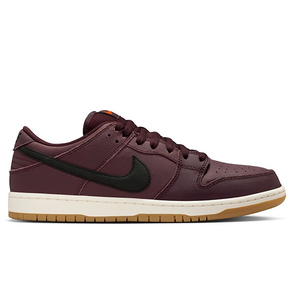 【NIKE SB】DUNK LOW PRO ISO “Orange Label” カラー：burgundy crush/black IO2304-600　ナイキ エスビー ダンク・エスビー スケートボード スケボー シューズ 靴 スニーカー SKATEBOARD SHOES