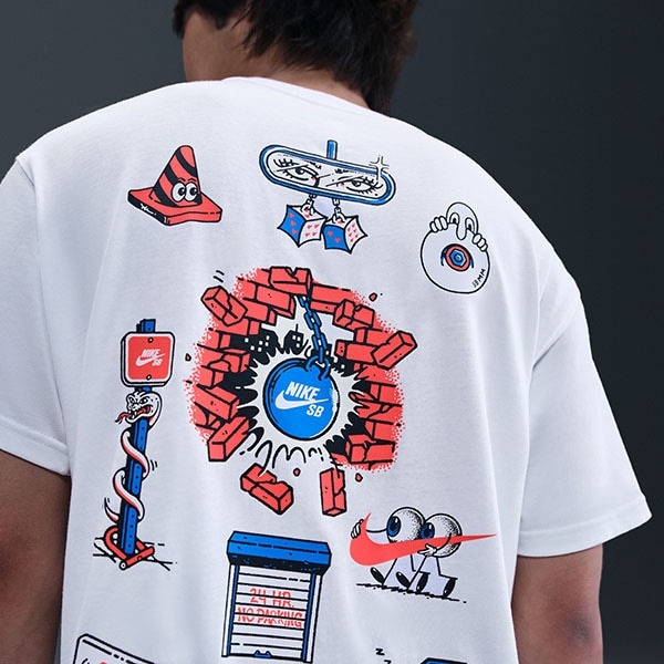 新品・未使用【ナイキ・エスビー】Tシャツ/総柄/日本代表/スケートボード 新品未使用 NIKE オリンピック スケートボード日本代表ウェア T
