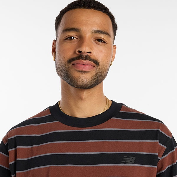 【NEW BALANCE NUMERIC】NB NUMERIC THIN STRIPE TEE MT53700 カラー：black (BK)　ニューバランス ヌメリック Tシャツ スケートボード スケボー SKATEBOARD