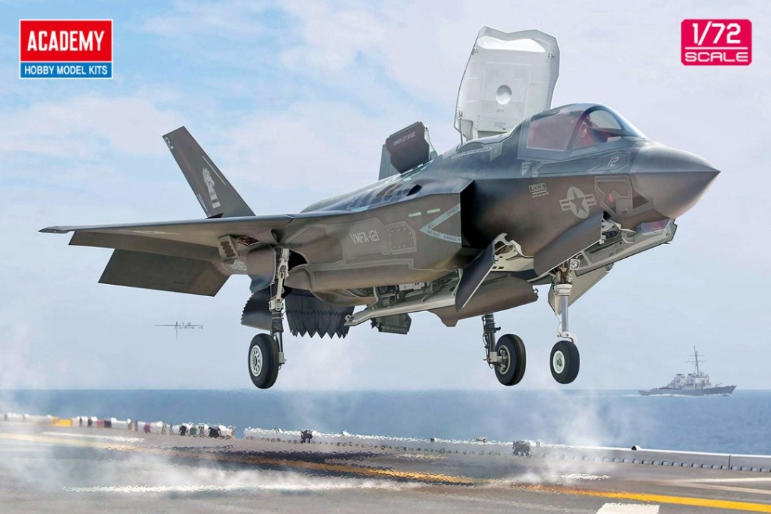 12569　1/72　F-35B　ライトニング2　”アメリカ海兵隊　VMFA-121　グリーンナイツ”