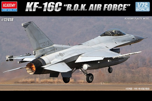 NEW 12418 1/72 KF-16C ファイティングファルコン