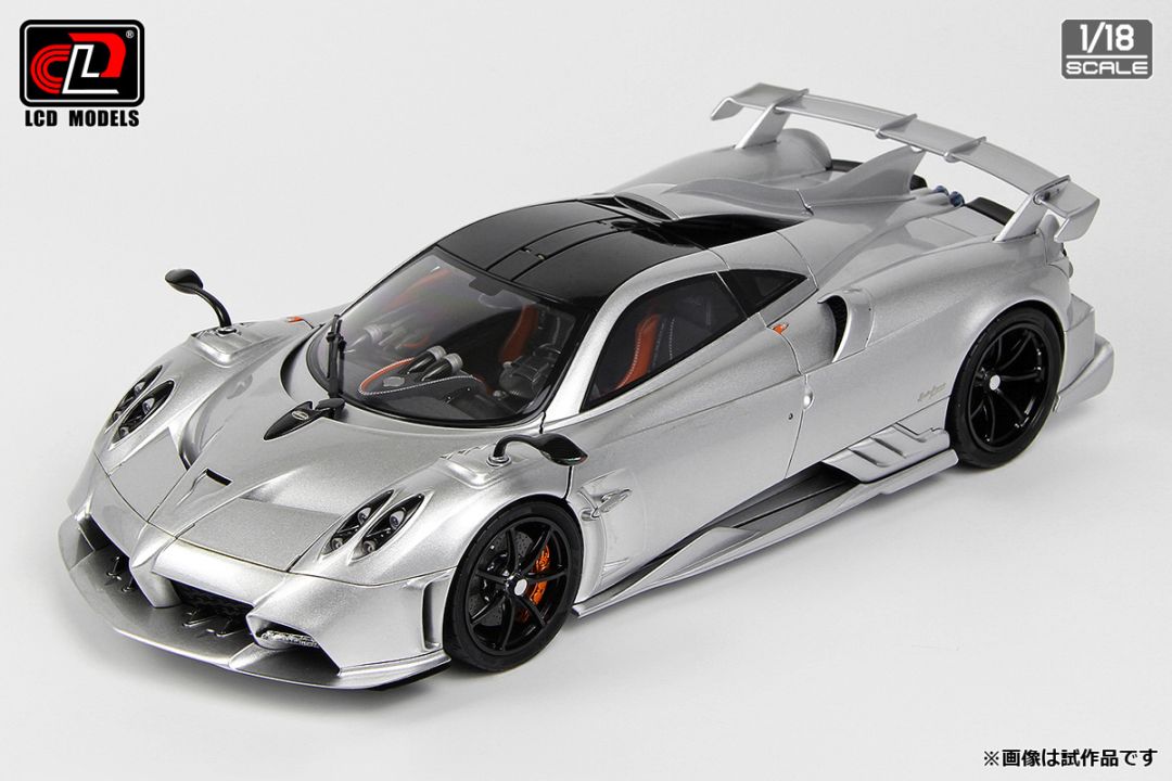 NEW LCD18013ZXWH 1/18 ランドクルーザー300 ZX ホワイト | モデル