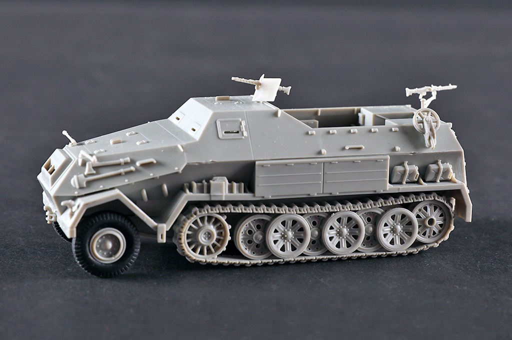 ドイツ軍 Sdkfz.8/DB10 12t 装甲兵員輸送車 07404 1/72 ドイツ軍 Sdkfz.8/DB10 12t 装甲兵員輸送車 | タイプ