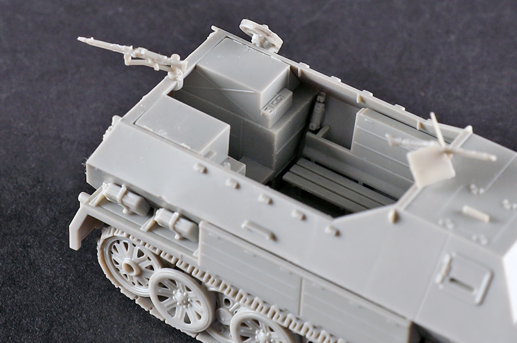 07404 1/72 ドイツ軍 Sdkfz.8/DB10 12t 装甲兵員輸送車 | タイプ