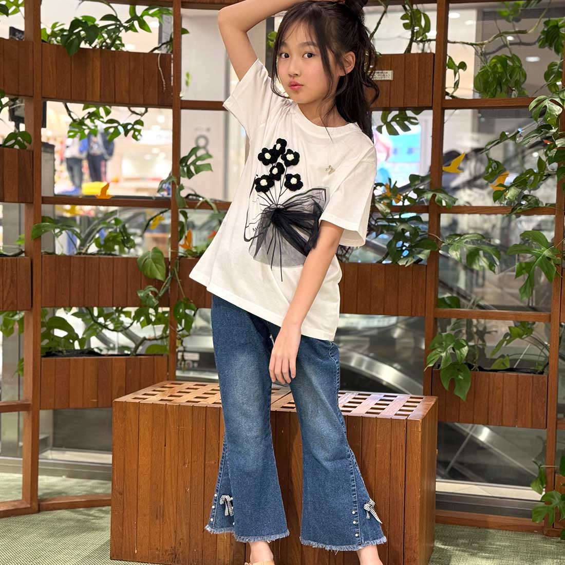 裾リボンモチーフデニムパンツ