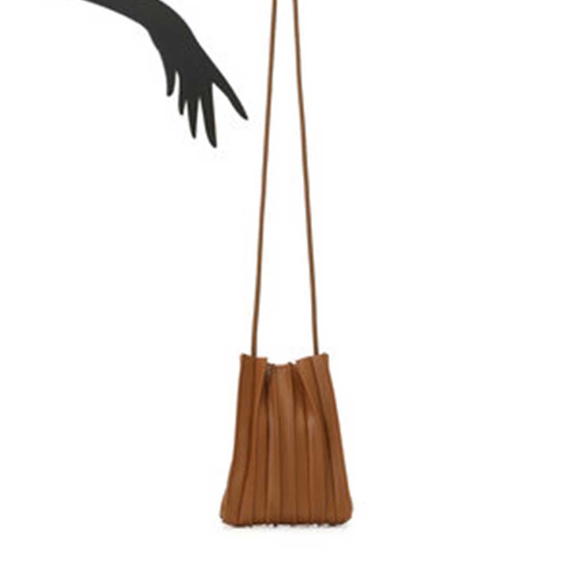 ﾌｪｲｸﾚｻﾞｰﾌﾟﾘｰﾂ巾着ﾊﾞｯｸﾞ