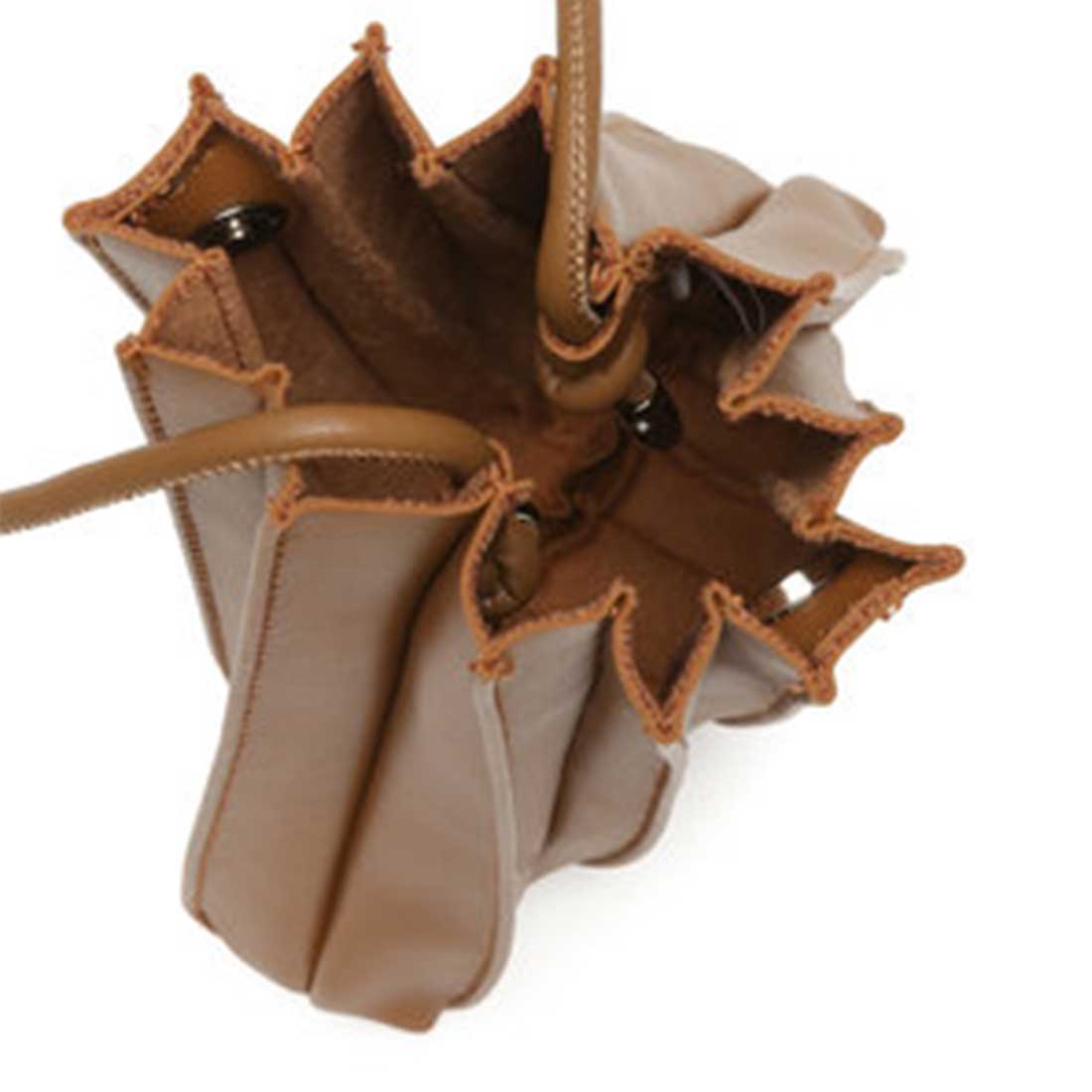 ﾌｪｲｸﾚｻﾞｰﾌﾟﾘｰﾂ巾着ﾊﾞｯｸﾞ