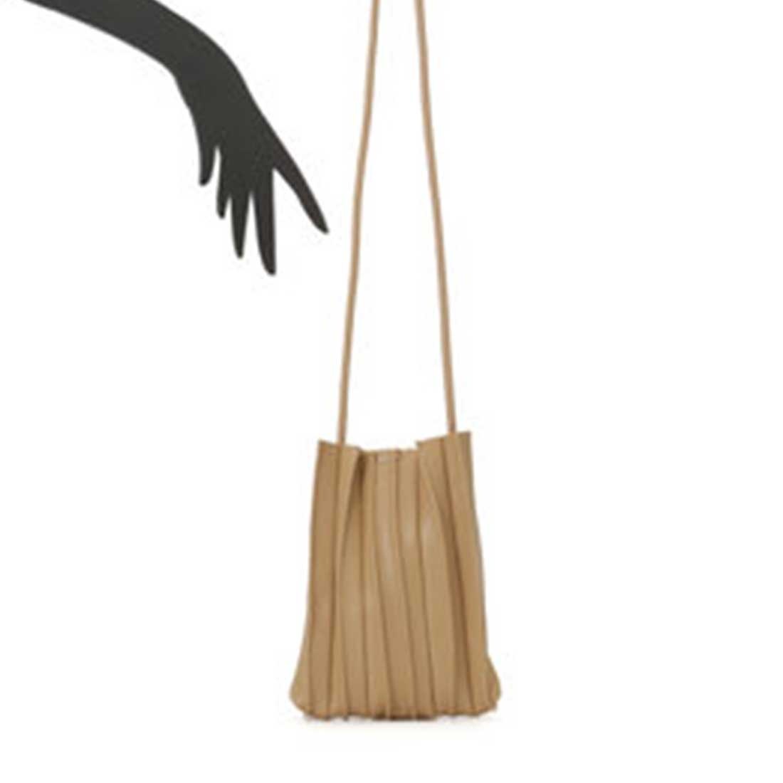 ﾌｪｲｸﾚｻﾞｰﾌﾟﾘｰﾂ巾着ﾊﾞｯｸﾞ