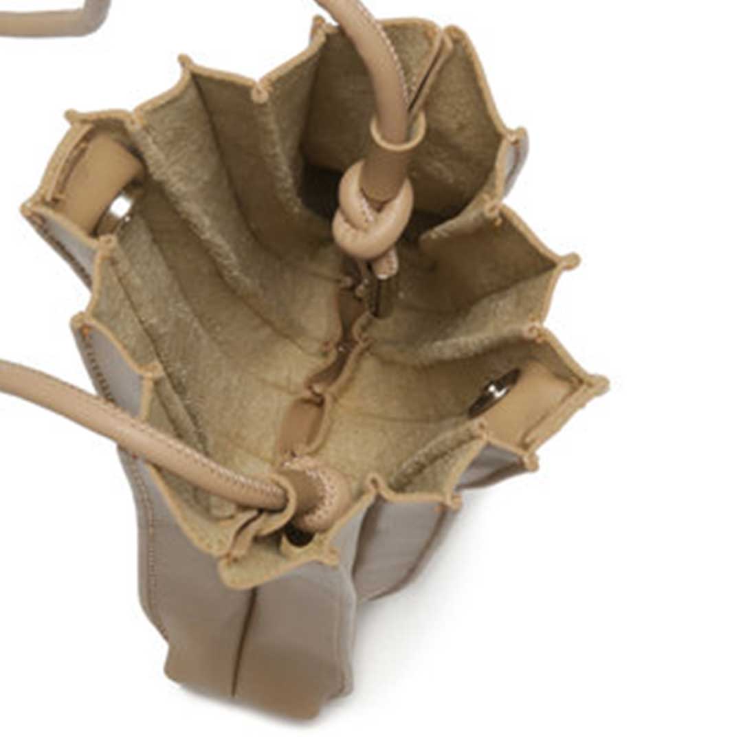 ﾌｪｲｸﾚｻﾞｰﾌﾟﾘｰﾂ巾着ﾊﾞｯｸﾞ