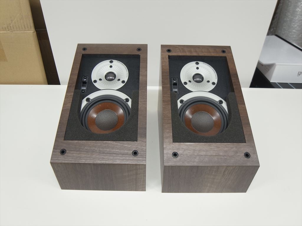 DALI - ALTECO C1/MH/ウォルナット『展示機』（ペア）《JP-u