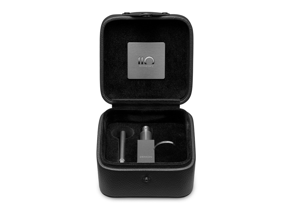 デノン創立110周年記念モデル。専用ヘッドシェル付きMC型カートリッジ