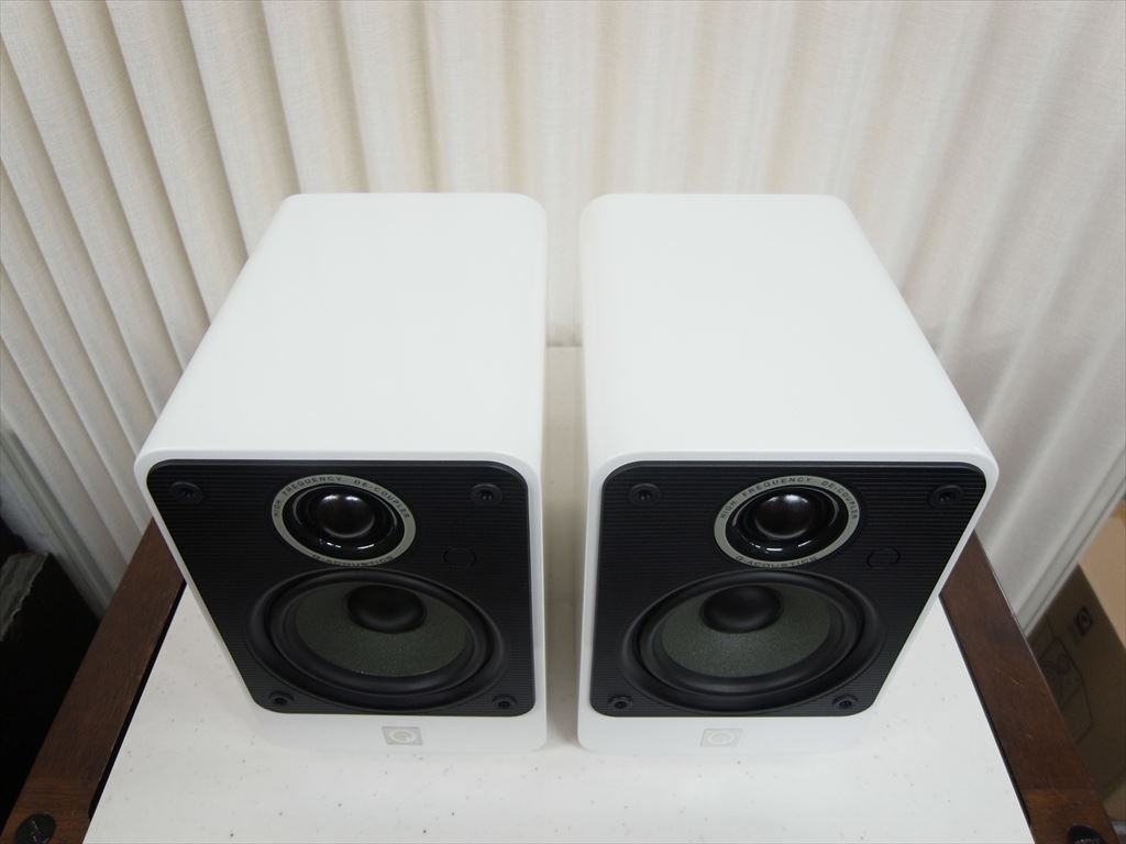 Q-Acoustics - 2010i/グロス・ホワイト（ペア）《JP-u》【商談中