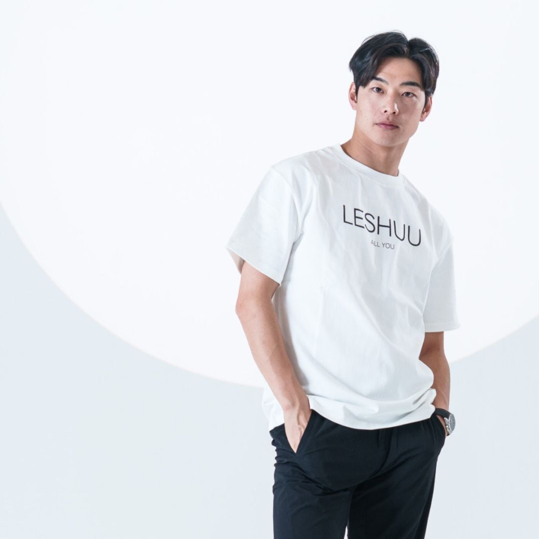 「LESHUU」半袖ロゴTシャツ