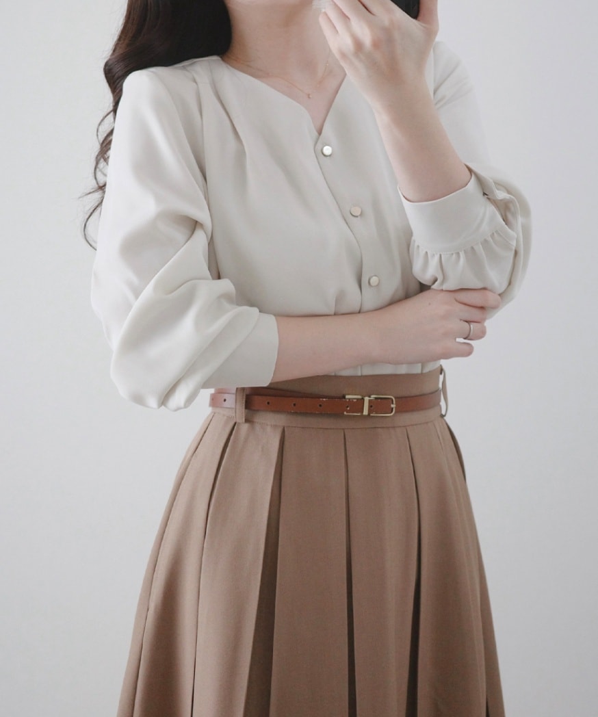 Vネックブラウス