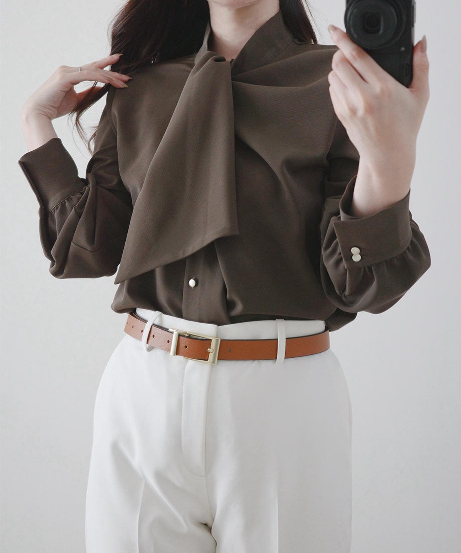 フロントアレンジタイブラウス
