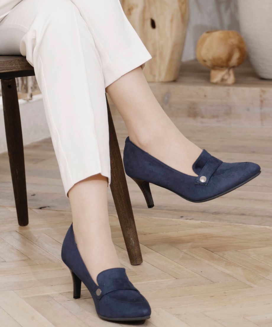 スエードローファーパンプス