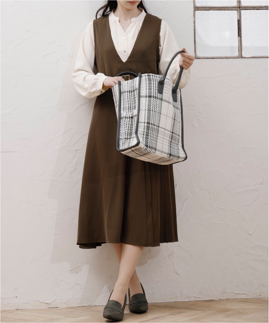 スエードローファーパンプス