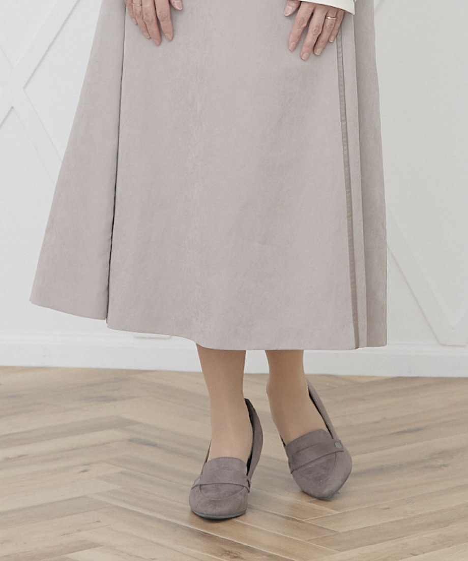 スエードローファーパンプス
