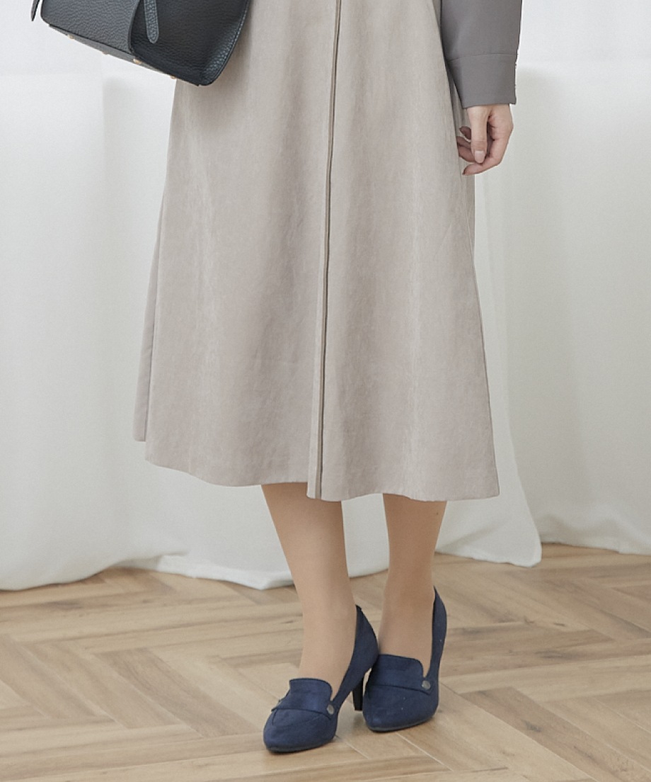 スエードローファーパンプス