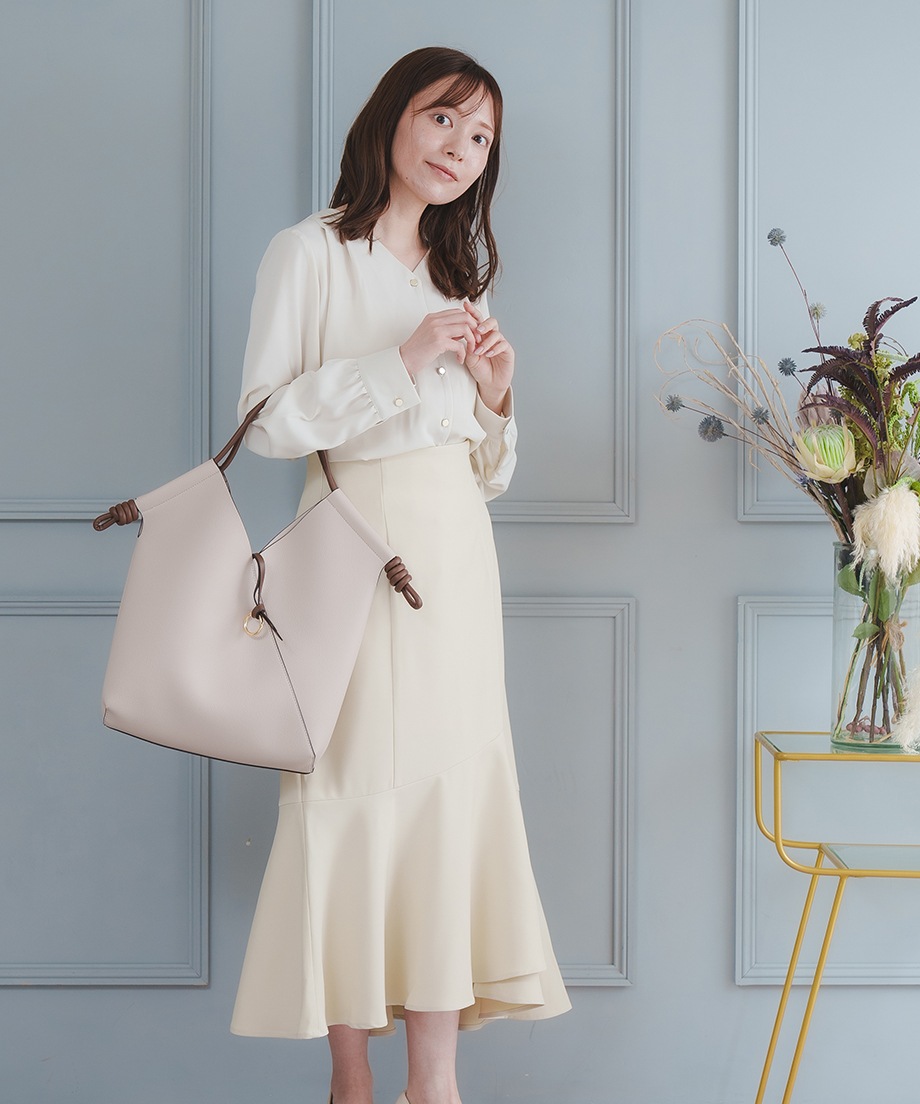 Vネックブラウス