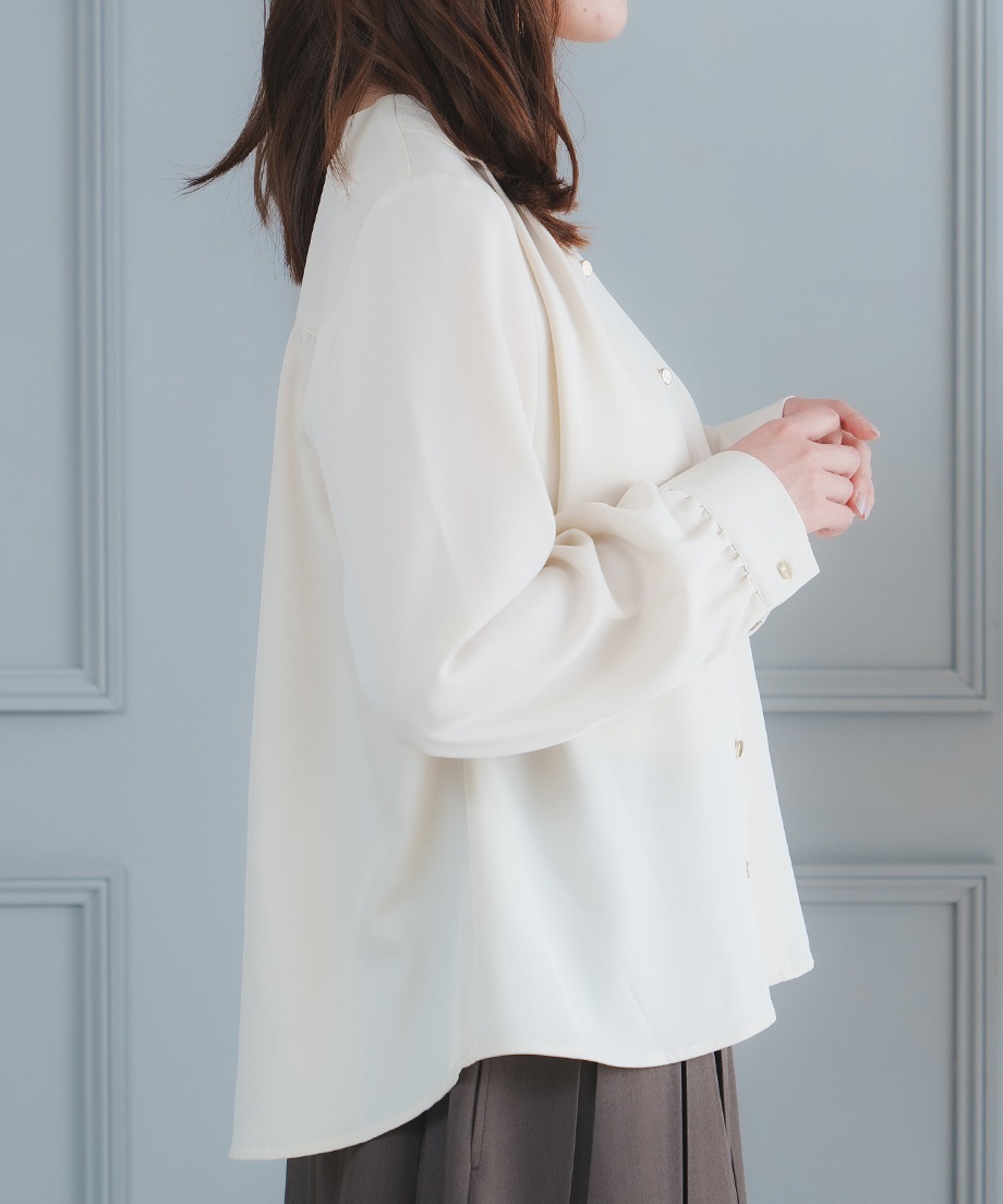 Vネックブラウス