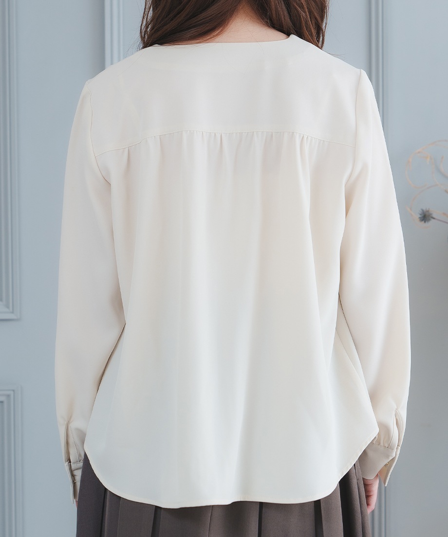 Vネックブラウス