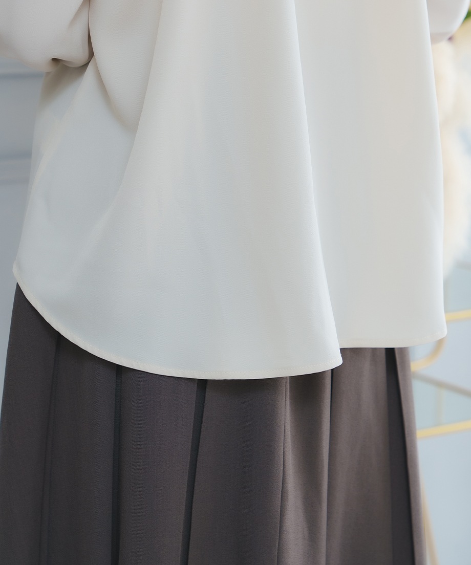 Vネックブラウス