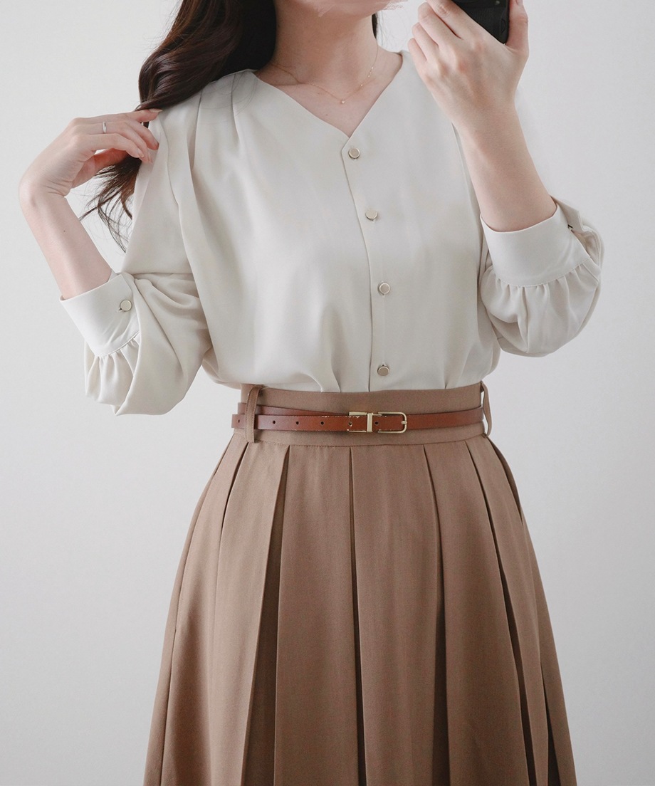 Vネックブラウス